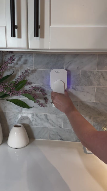 FlyGuard™ - Plug-In Mosquito & Fly Catcher